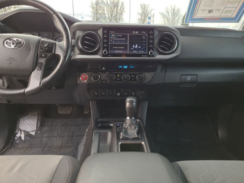 Used 2022 Toyota Tacoma TRD Sport image 18