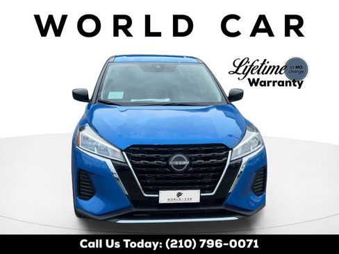 New 2025 Nissan Kicks Play S image 2