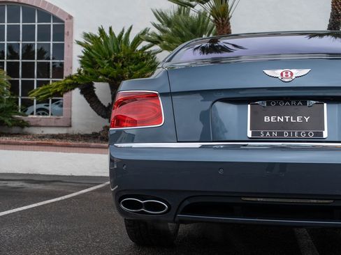 Used 2018 Bentley Flying Spur V8 image 15