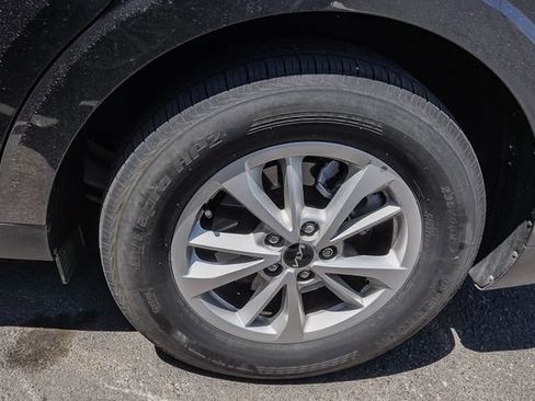 Certified 2024 Kia Carnival LX FWD image 8
