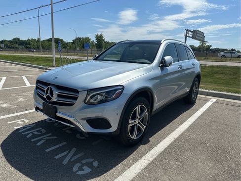 Used 2017 Mercedes-Benz GLC 300 4MATIC image 3