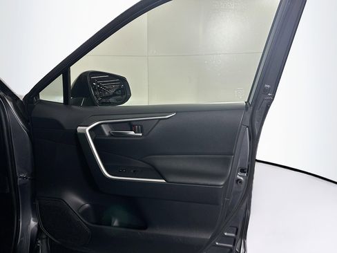 Used 2019 Toyota RAV4 XLE w/ Convenience Package FWD image 32