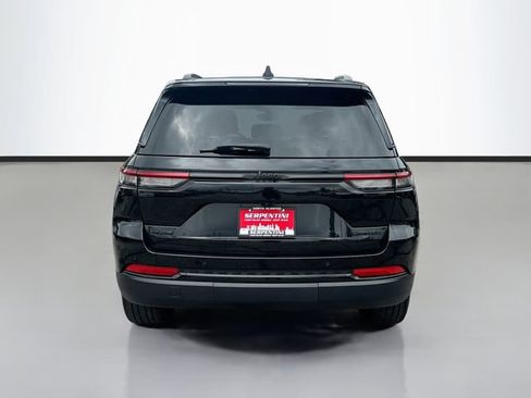 Used 2023 Jeep Grand Cherokee Limited w/ Black Appearance Package AWD/4WD image 7