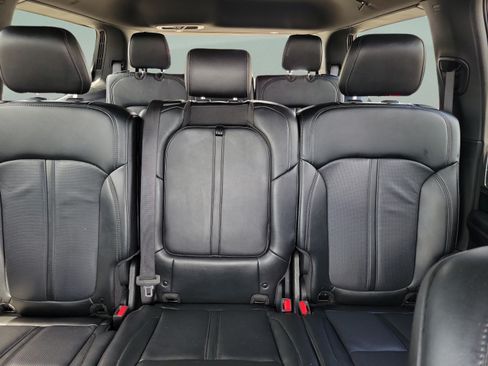 Used 2024 Jeep Wagoneer Series II w/ Flexible Seating Group RWD image 9