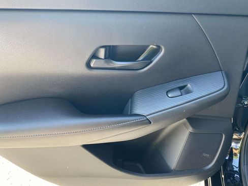 Used 2024 Nissan Sentra SV FWD image 12