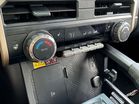 Used 2024 Toyota Tacoma TRD Sport w/ TRD Sport Upgrade Package image 31