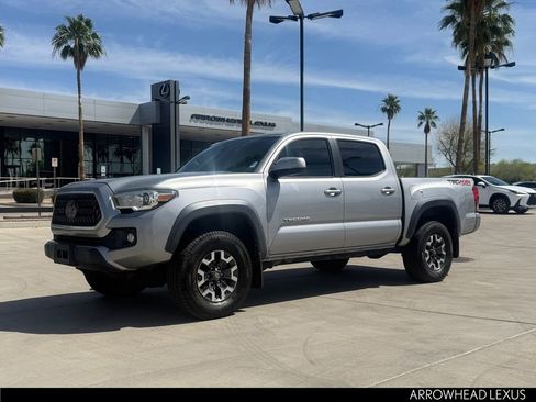 Used 2018 Toyota Tacoma TRD Off-Road w/ Technology Package AWD/4WD image 2