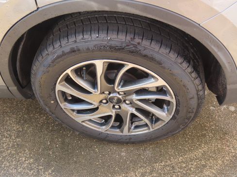 Used 2022 Lincoln Corsair FWD w/ Equipment Group 101A image 18
