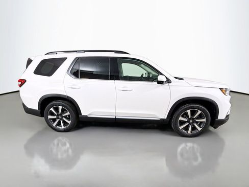 New 2025 Honda Pilot Touring image 8