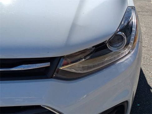 Used 2019 Chevrolet Trax LT w/ LT Convenience Package image 11