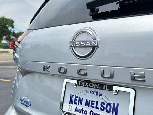 Used 2025 Nissan Rogue S AWD/4WD image 53