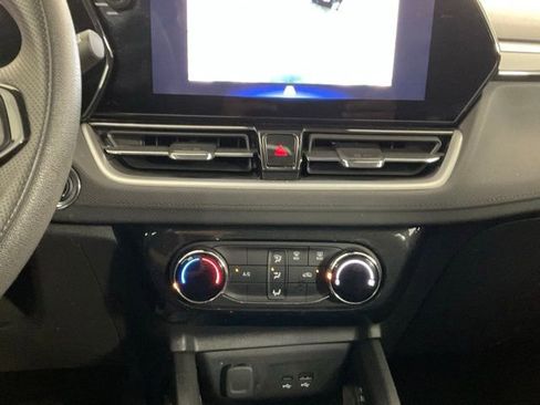 Used 2025 Chevrolet TrailBlazer LT FWD image 17