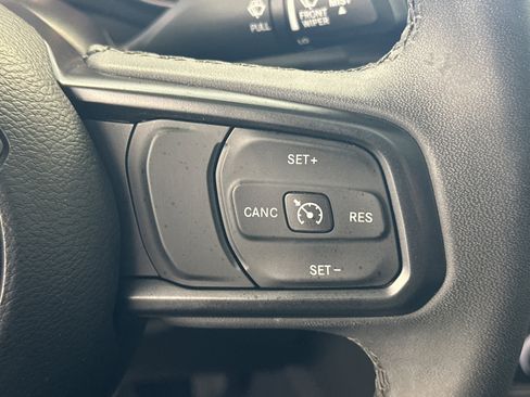 Used 2023 Jeep Gladiator Sport image 28