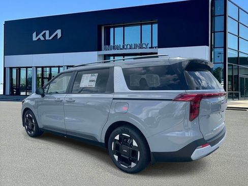 New 2026 Kia Carnival EX FWD image 4