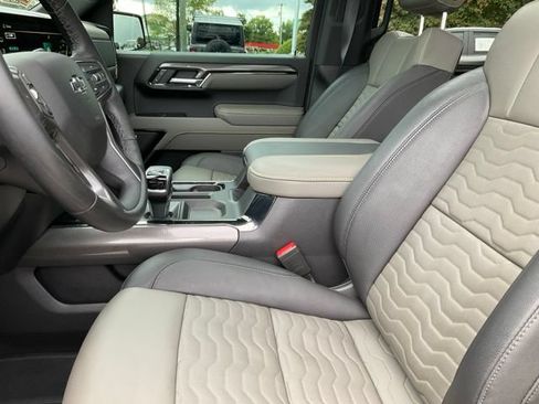 Used 2026 Chevrolet Silverado 1500 ZR2 AWD/4WD image 5