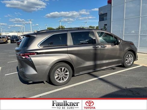 Used 2024 Toyota Sienna XLE AWD/4WD image 6