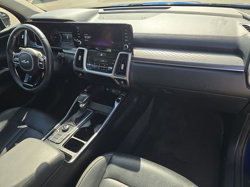 Certified 2022 Kia Sorento S FWD image 11