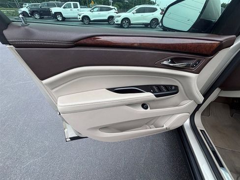 Used 2015 Cadillac SRX Luxury w/ Driver Awareness Package FWD image 16