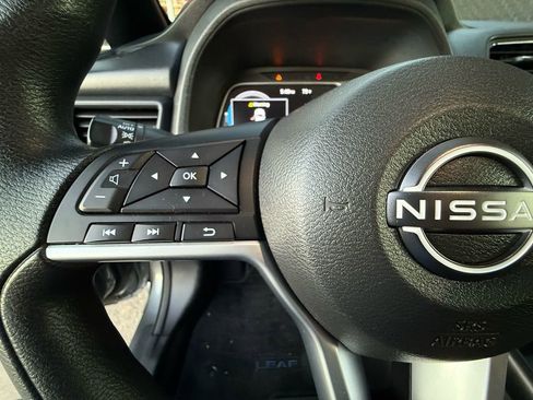 Used 2023 Nissan Leaf S image 29