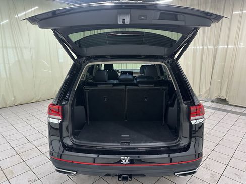Used 2025 Volkswagen Atlas SE image 8