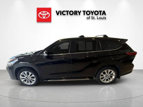 Used 2022 Toyota Highlander Limited FWD image 6