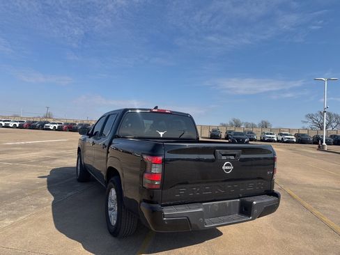 Certified 2022 Nissan Frontier SV w/ Technology Package image 11