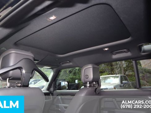 Used 2023 Land Rover Defender 110 V8 image 21