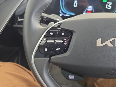 Certified 2025 Kia Niro EX FWD image 19