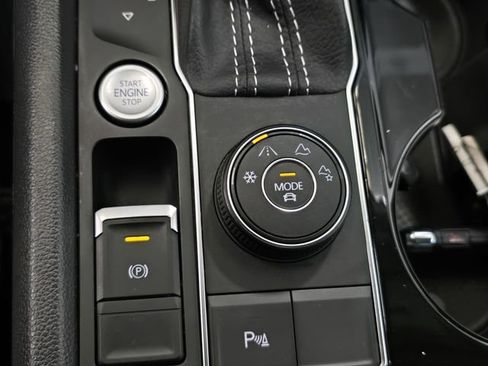 Used 2022 Volkswagen Atlas SEL AWD/4WD image 32