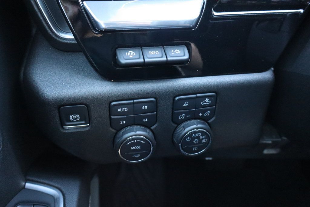 Used 2025 Chevrolet Silverado 3500 High Country w/ Technology Package AWD/4WD image 8