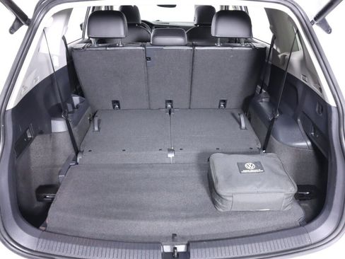 Used 2021 Volkswagen Tiguan SEL w/ 3rd Row Seat Package image 37