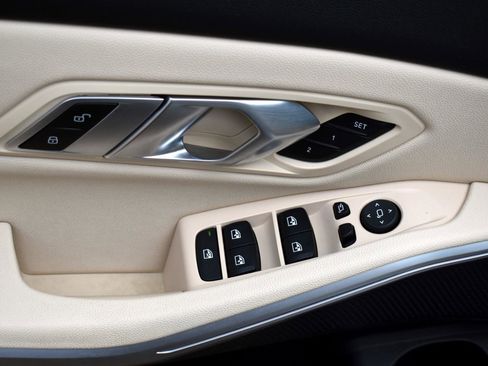 Used 2020 BMW 330i xDrive Sedan w/ Convenience Package image 28