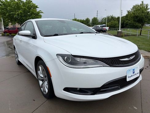 Used 2016 Chrysler 200 S FWD image 2