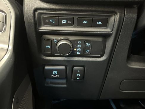 Used 2022 Ford F150 Lightning Lariat image 25