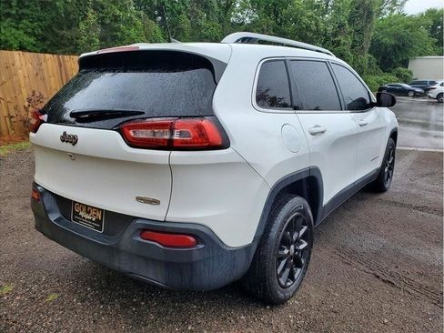 Used 2018 Jeep Cherokee Latitude FWD image 6