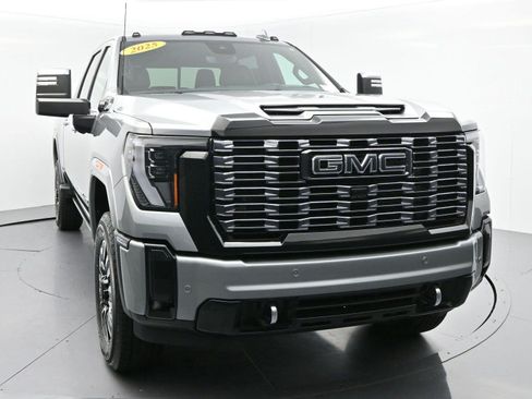 Used 2025 GMC Sierra 3500 Denali Ultimate AWD/4WD image 2