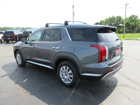 Used 2023 Hyundai Palisade SEL FWD image 9