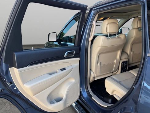 Used 2019 Jeep Grand Cherokee Limited AWD/4WD image 14