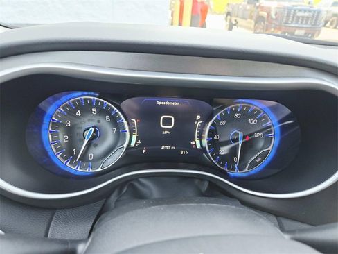 Used 2024 Chrysler Pacifica Touring-L image 23