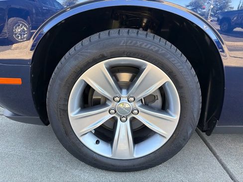 Used 2015 Dodge Challenger SXT RWD image 27