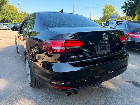 Used 2017 Volkswagen Jetta SE FWD image 6