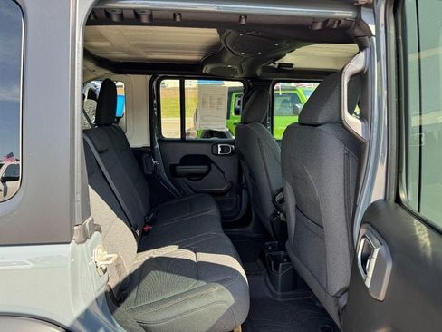 Used 2024 Jeep Wrangler Unlimited Sport AWD/4WD image 12