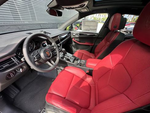 Used 2026 Porsche Macan AWD/4WD image 4