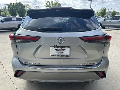 Used 2021 Toyota Highlander Platinum image 8