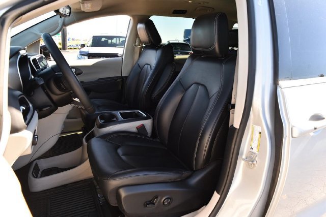 Used 2024 Chrysler Pacifica Touring-L FWD image 20