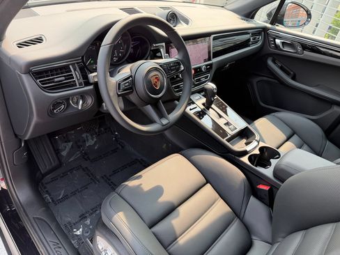 Used 2026 Porsche Macan AWD/4WD image 4