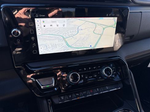 Used 2025 GMC Sierra 2500 AT4 image 12