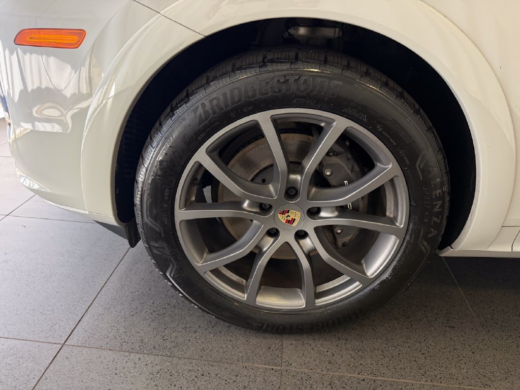 Certified 2024 Porsche Cayenne Coupe AWD/4WD image 10