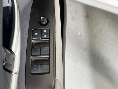 Used 2021 Toyota Camry LE FWD image 17