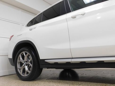 Used 2023 BMW X4 xDrive30i image 7